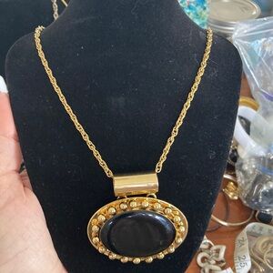 Elegant Gold and Black Pendant Necklace